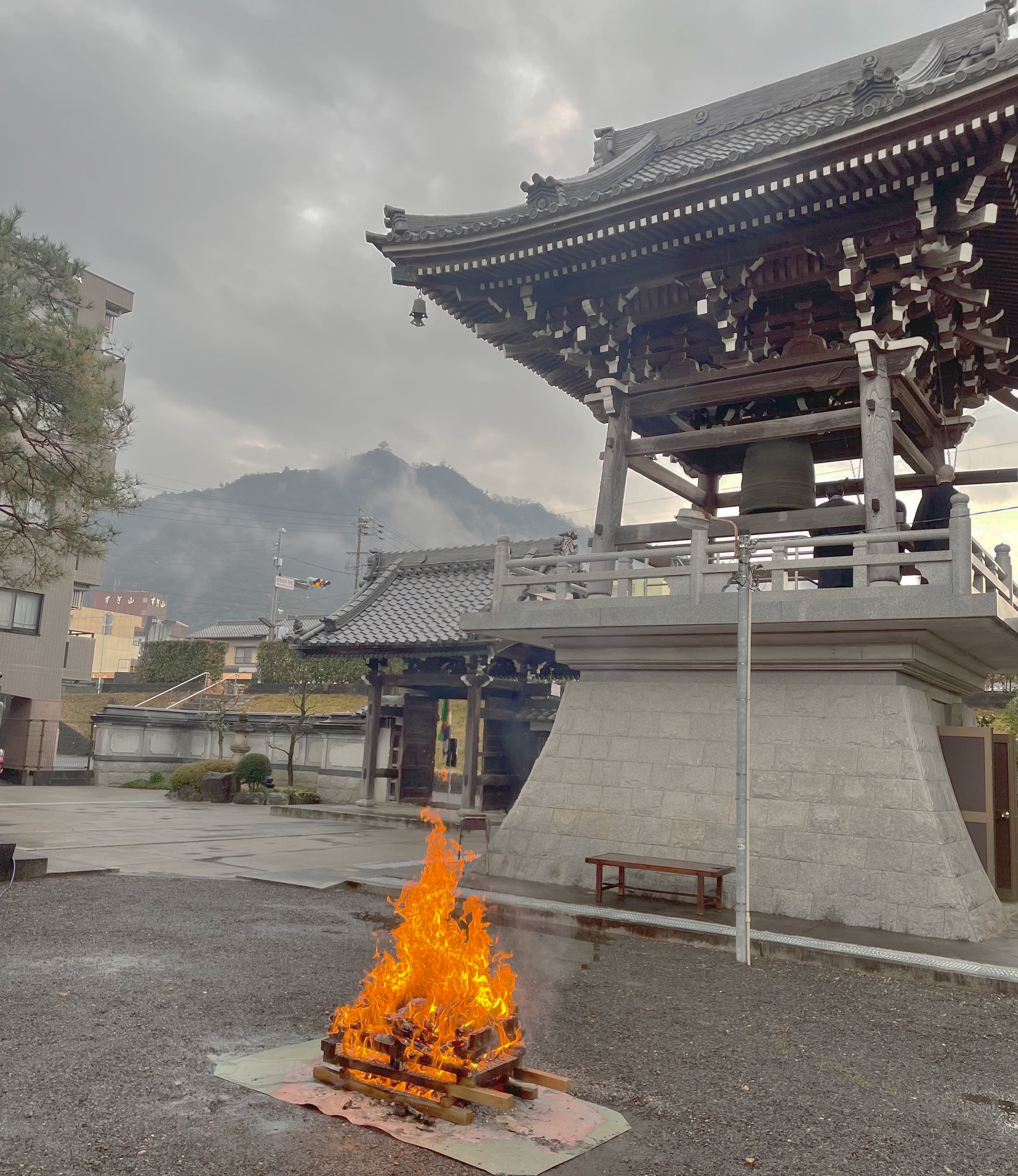 法久寺報恩講の様子